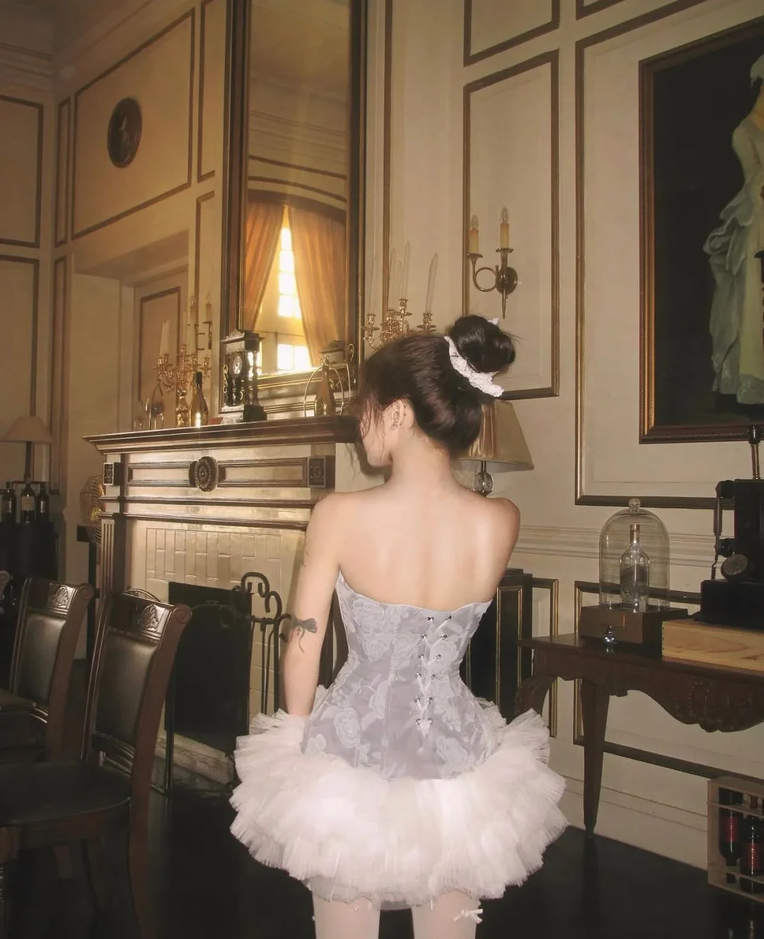 Photo 6 of Đầm corset trắng lông vũ Viery