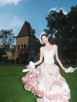 Ảnh 1 của Bộ corset Princess Cynthia trắng kem và chân váy hồng xòe