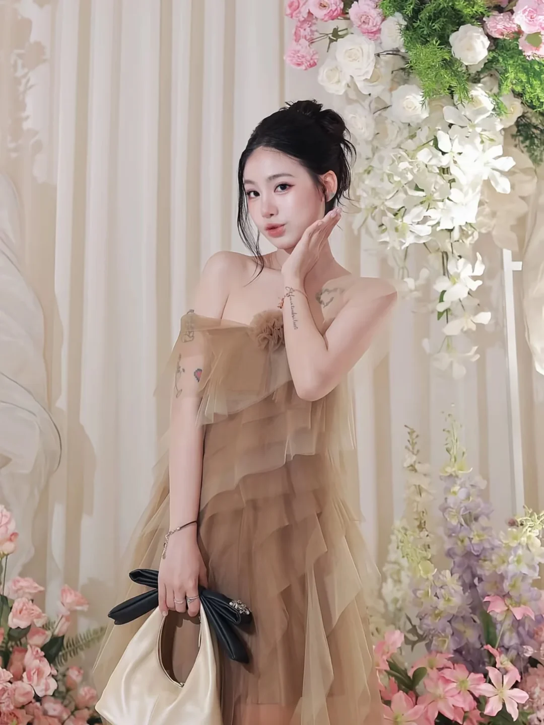 Photo 5 of Váy tiệc tulle nâu lệch vai nữ