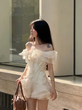 Photo 1 of Váy mini kem vai trễ bèo nhún Tipblu