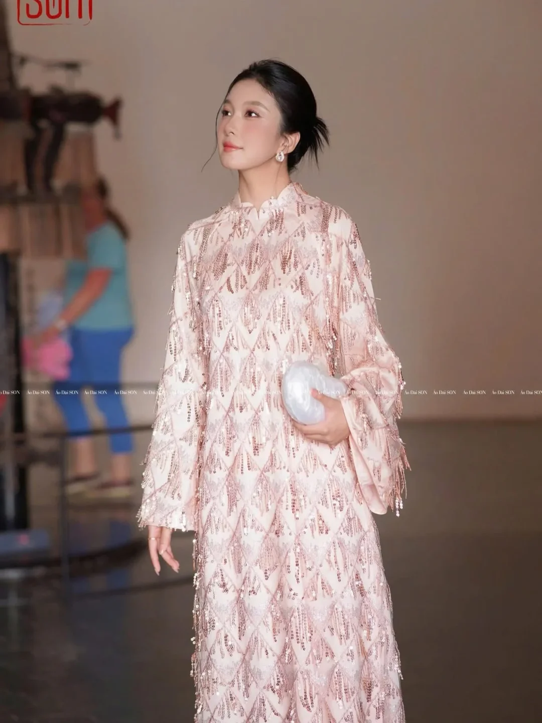 Photo 7 of Áo dài hồng phấn sequin tua rua nữ