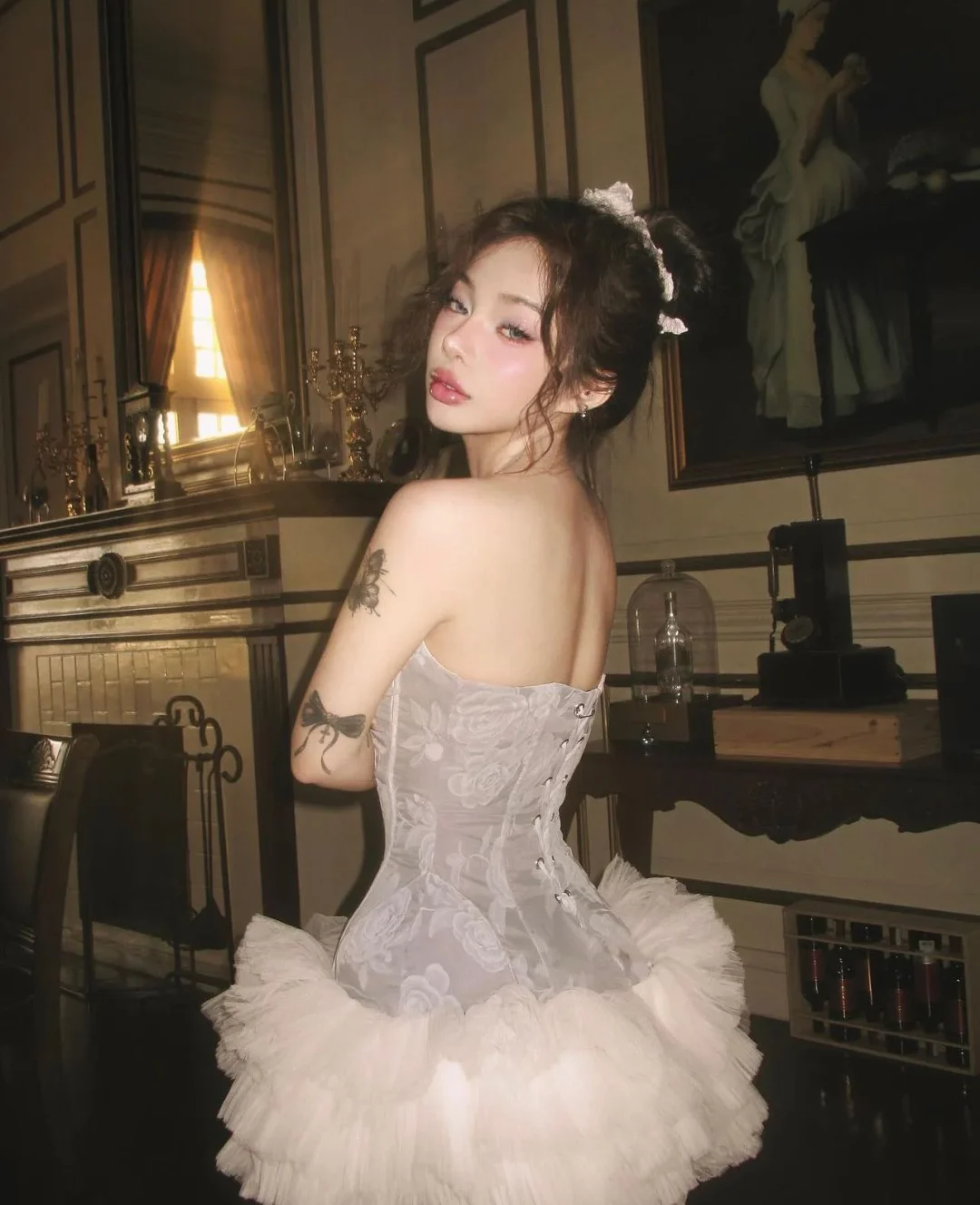 Photo 2 of Đầm corset trắng lông vũ Viery
