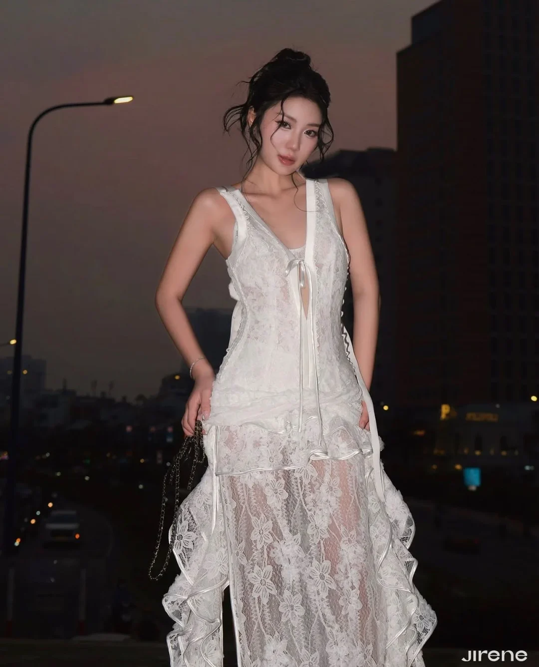 Photo 4 of Đầm ren trắng Bliss Jirene DT0029