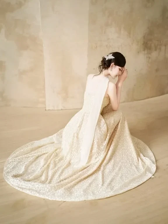 Photo 6 of Váy dạ hội Renee ren hoa vàng nhạt
