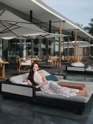 Photo 3 of Váy ren trắng dài một vai Vera