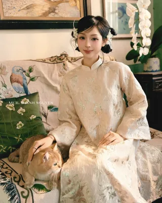 Photo 3 of Áo dài lụa thêu hoa kem nữ Kim DK0014
