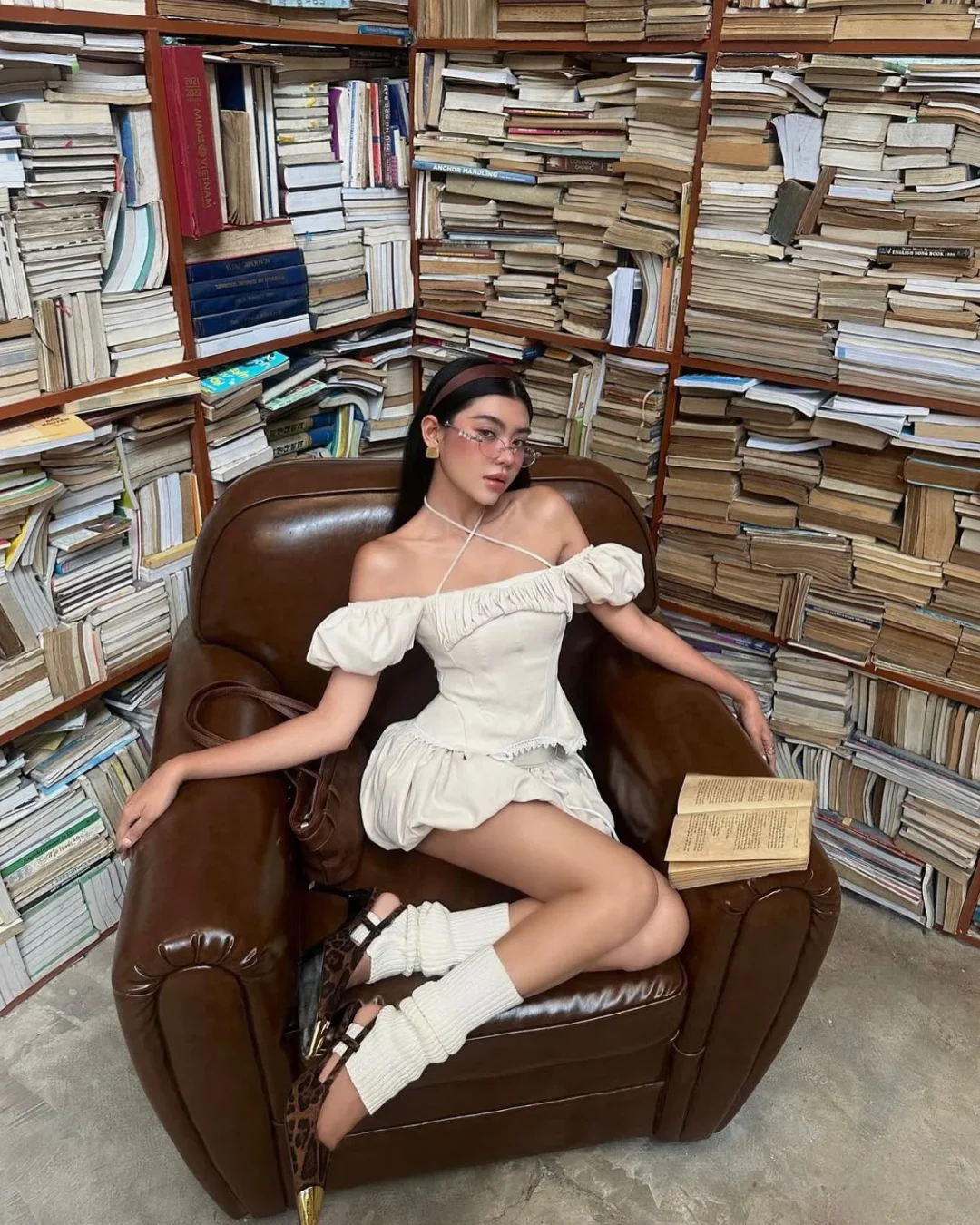 Photo 1 of Set áo váy trễ vai trắng Vivian Cera