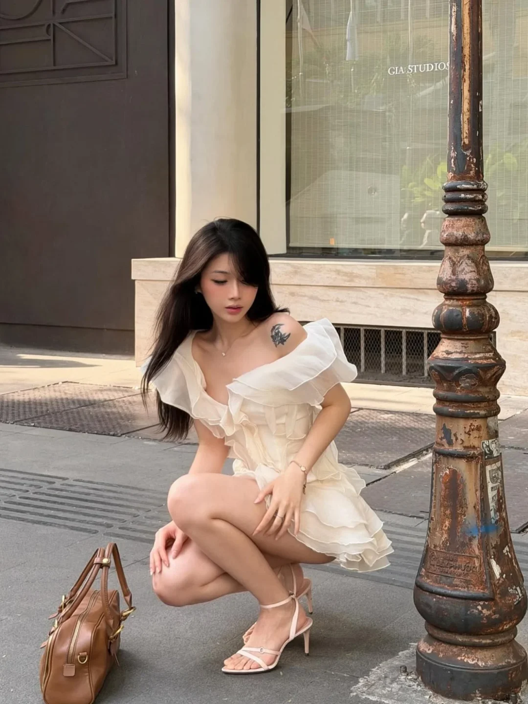 Photo 3 of Váy mini kem vai trễ bèo nhún Tipblu