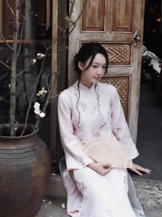 Ảnh 4 của Áo dài tơ thêu hồng Ngọc Vân Rozzy