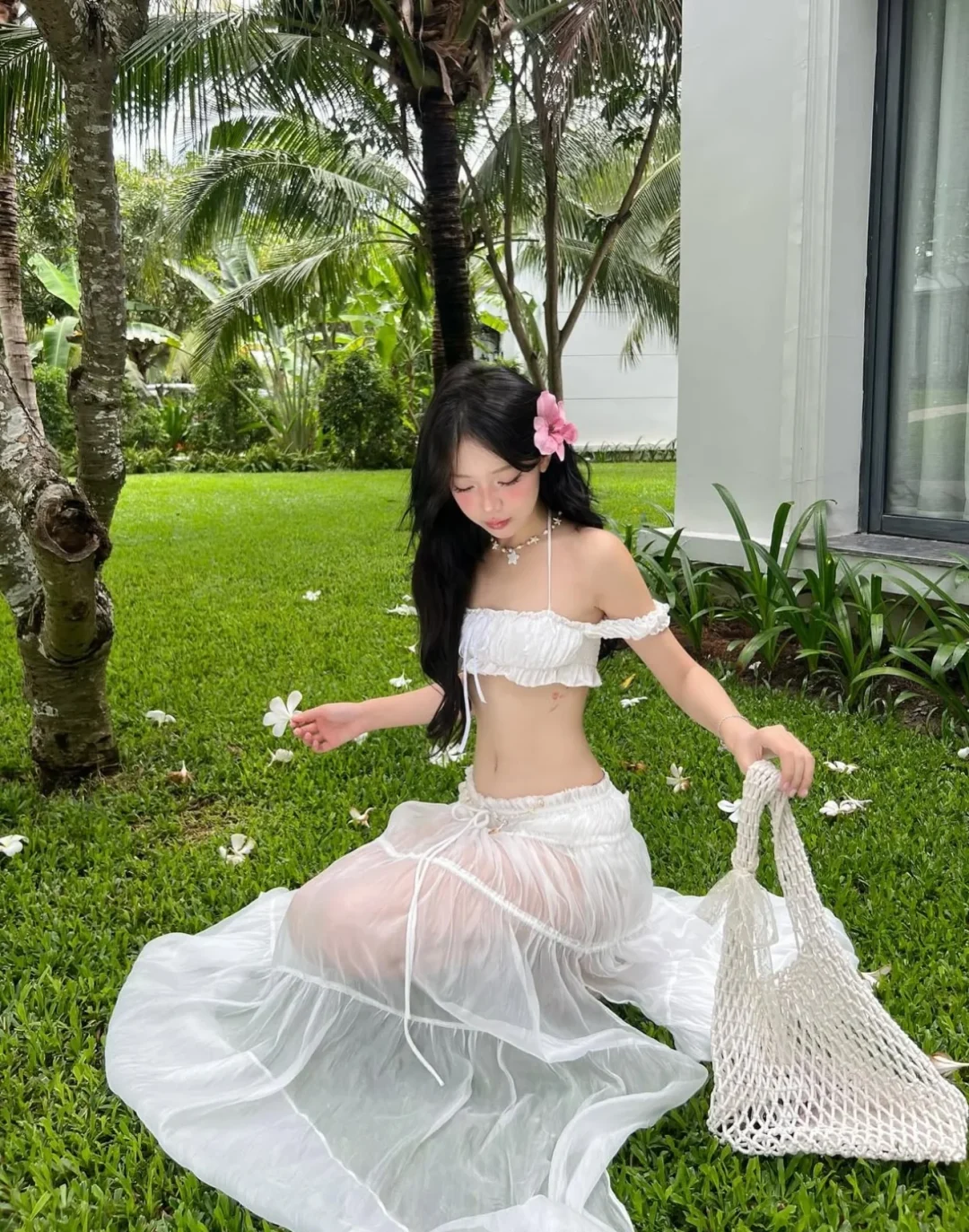 Photo 8 of Set áo tay bồng trắng và chân váy voan nữ