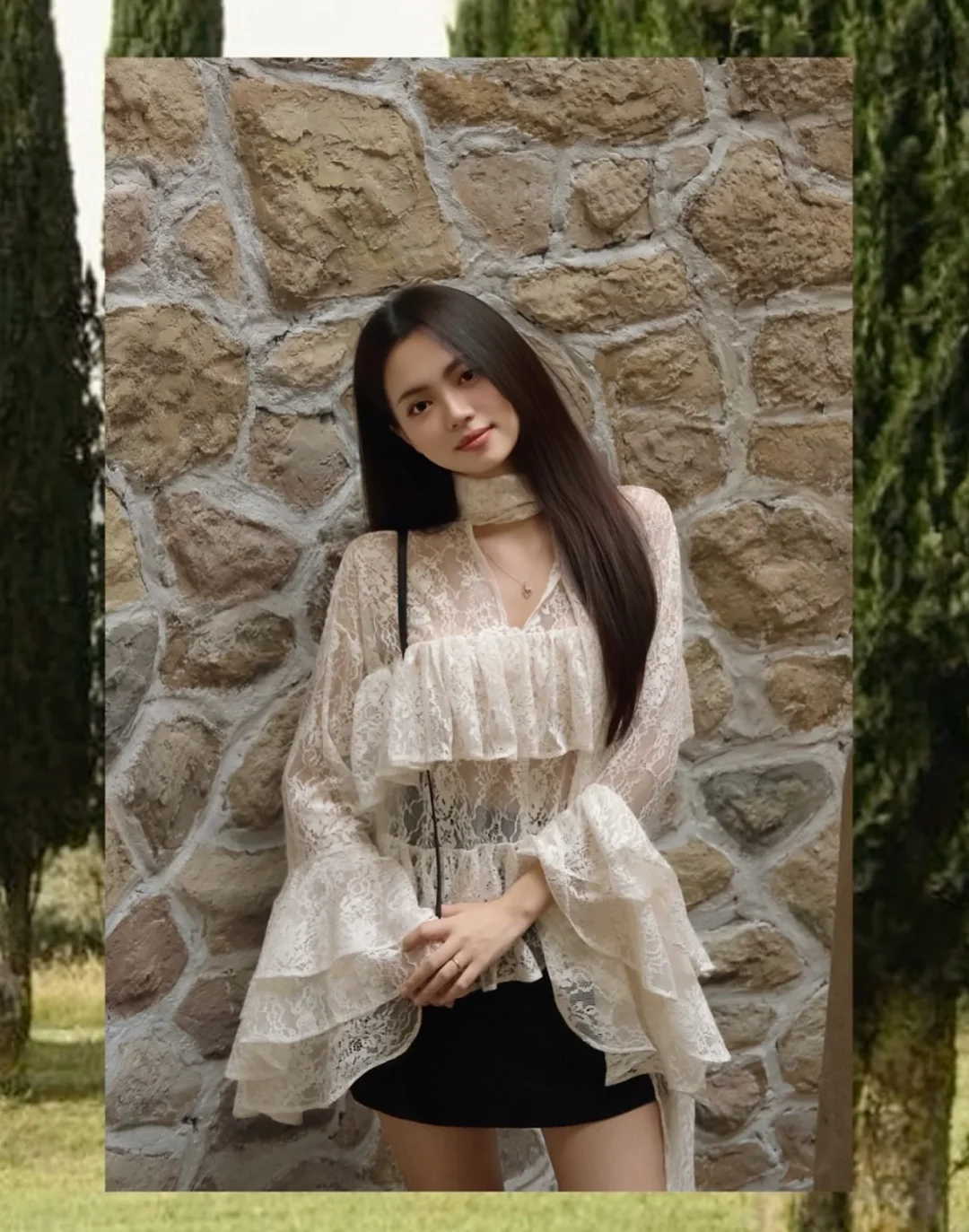 Ảnh 2 của Áo blouse ren trắng Karine Cjoy
