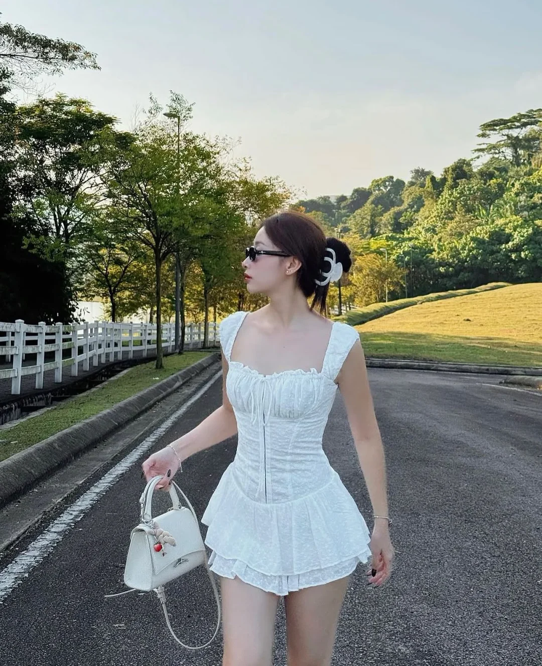 Ảnh 3 của Váy mini trắng corset ren Emilie size S