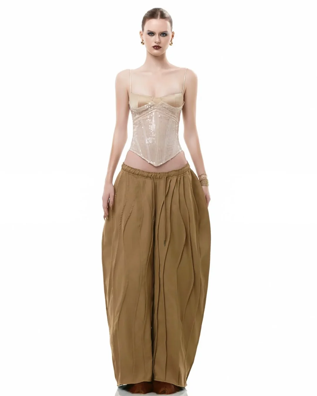Photo 9 of Set Corset Lấp Lánh Be Kèm Quần Ống Rộng Nâu