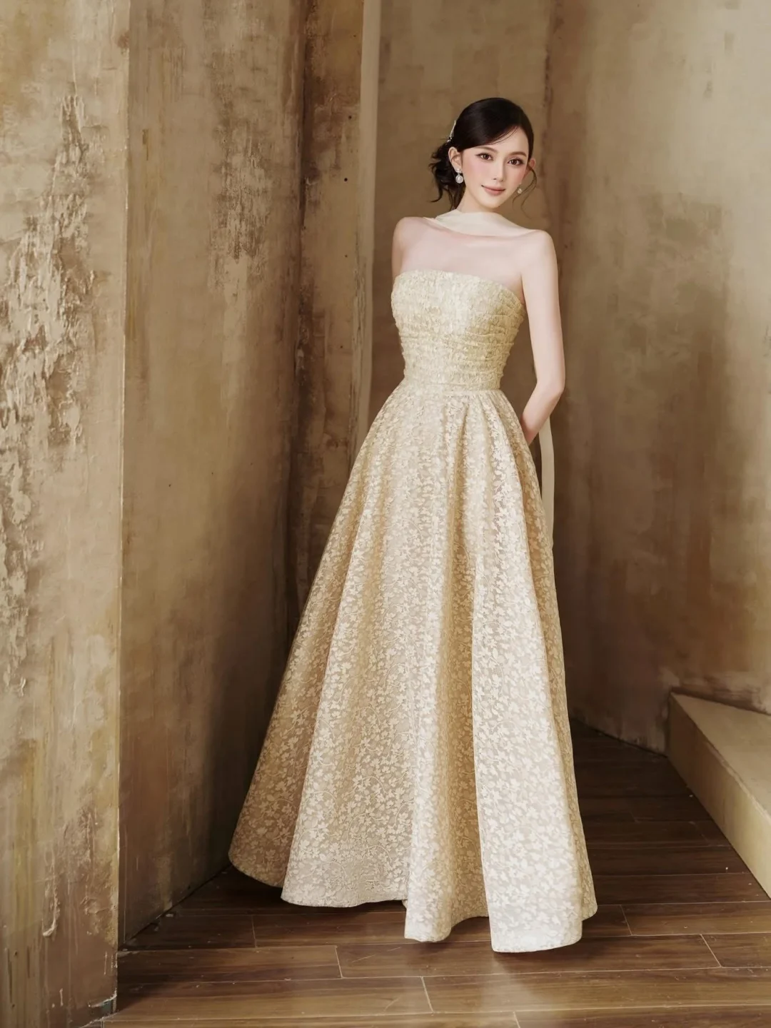 Photo 1 of Váy dạ hội Renee ren hoa vàng nhạt