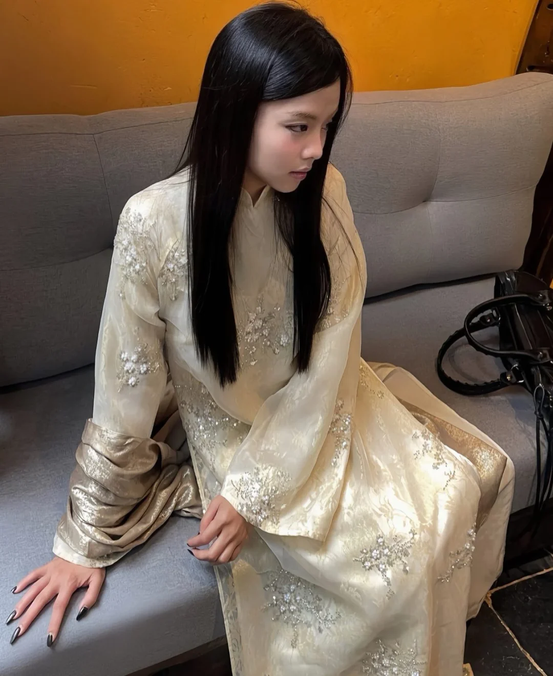 Photo 8 of Áo dài gấm ivory thêu nổi Hiin Design