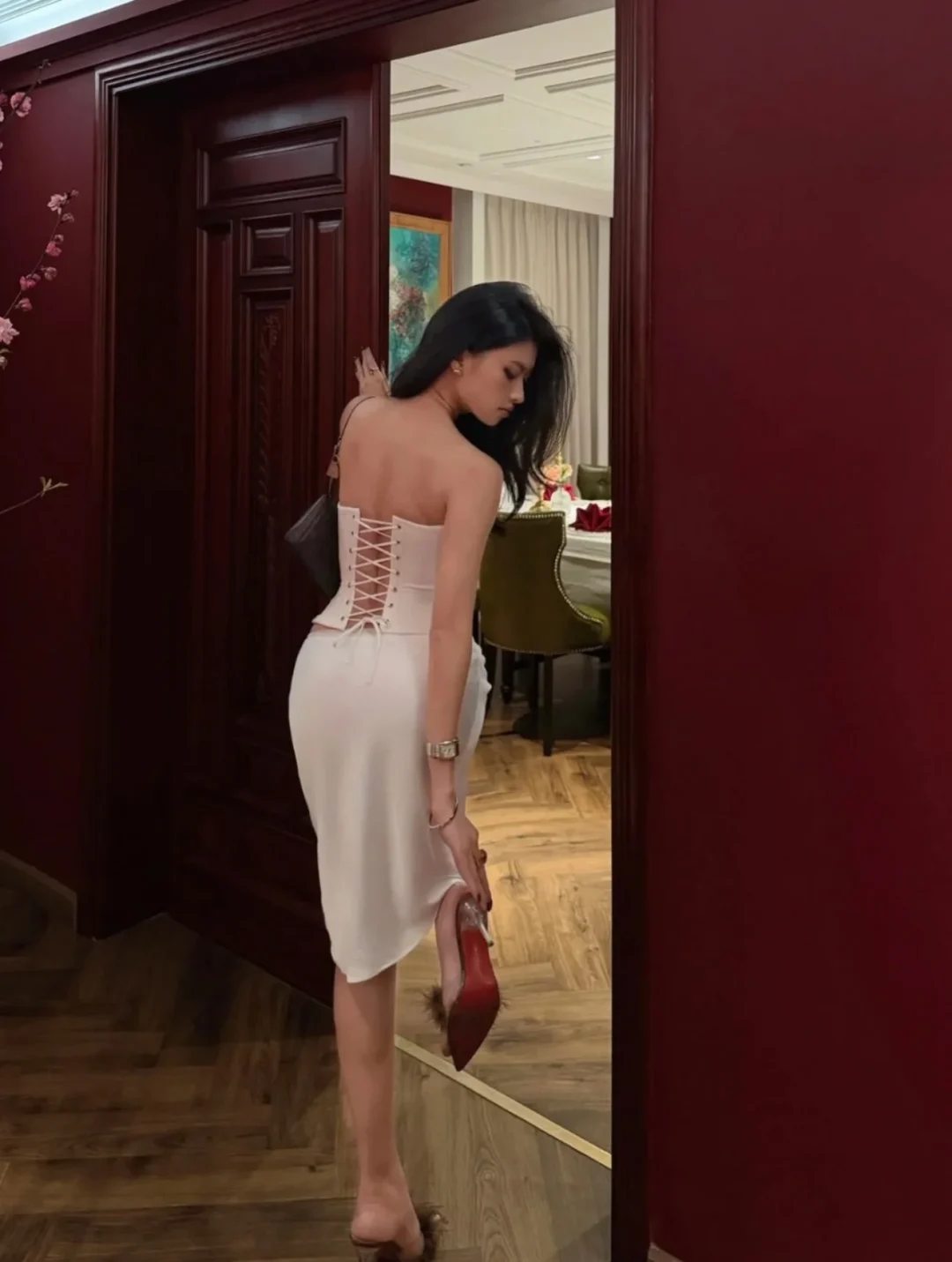 Ảnh 6 của Set Corset Trắng Kết Hợp Chân Váy Lụa