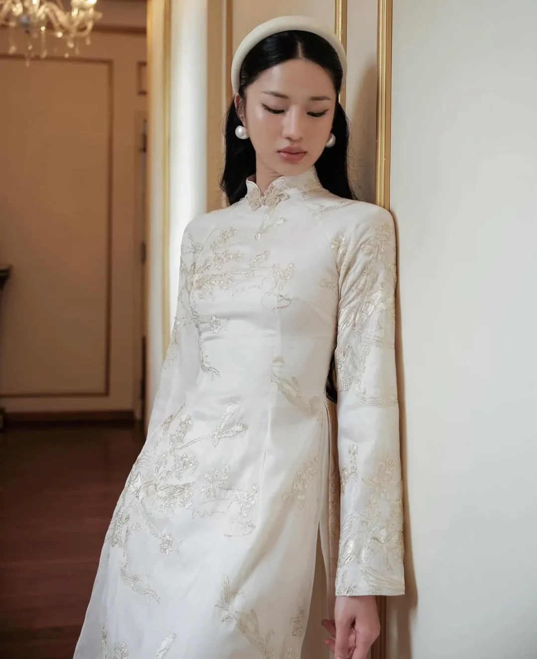 Ảnh 4 của Áo dài lụa kem thêu vàng Du Nhiên