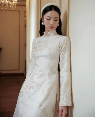 Ảnh 4 của Áo dài lụa kem thêu vàng Du Nhiên