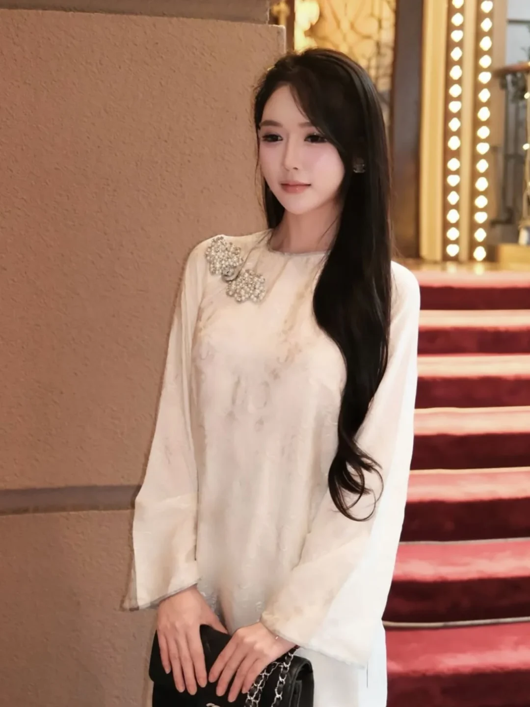 Photo 10 of Áo dài nữ cách tân trắng Bích Dao Nhi