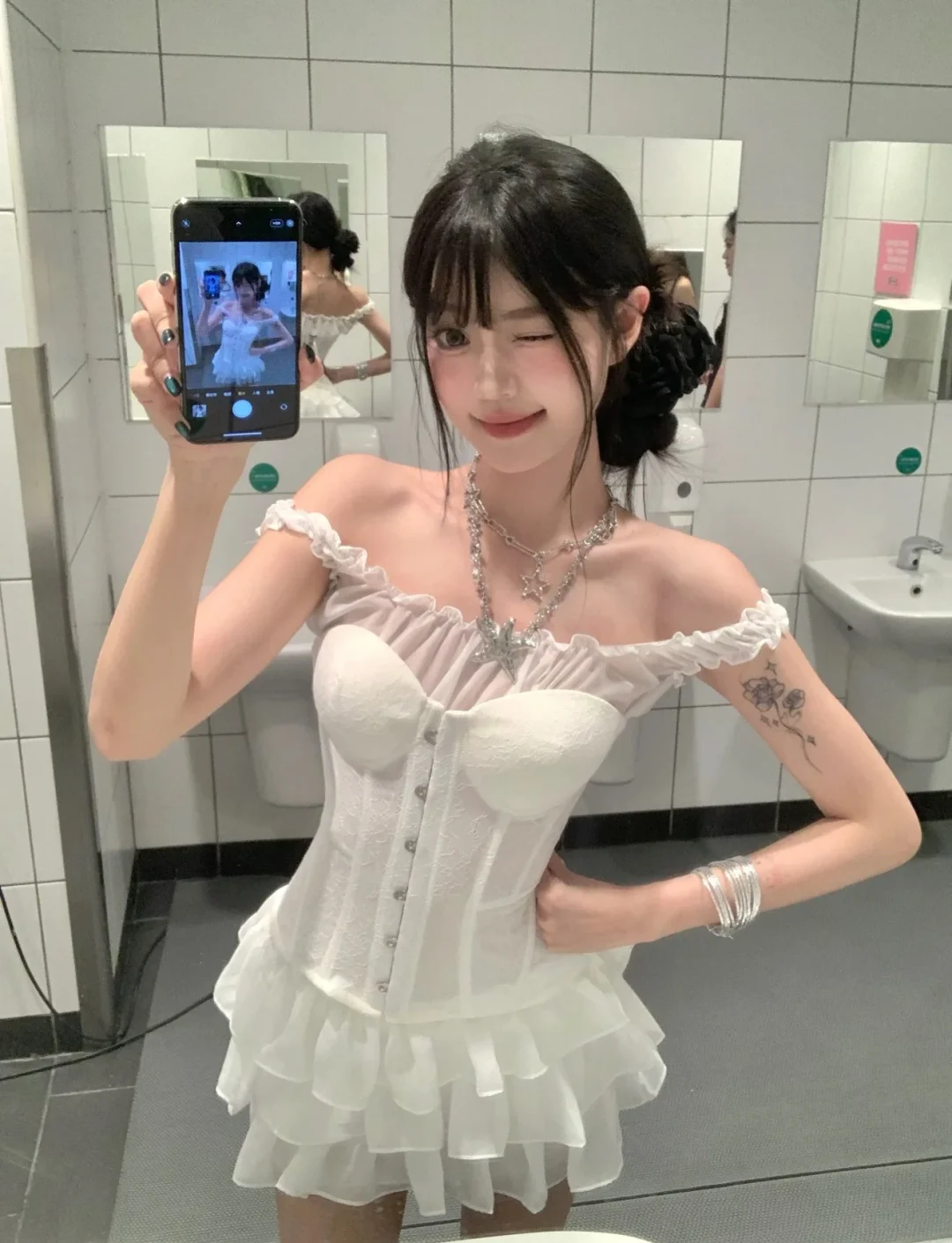 Ảnh 6 của Set áo corset ren trắng Million Lotus