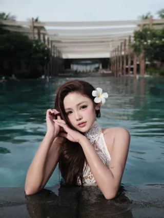 Photo 4 of Váy ren trắng dài một vai Vera