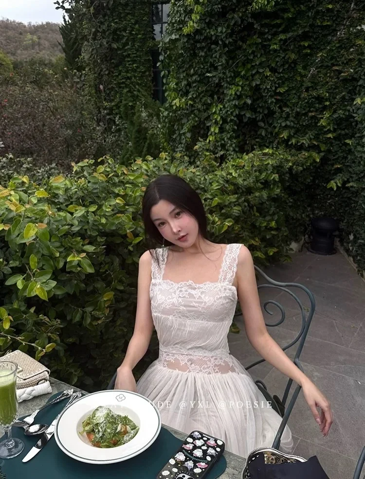 Photo 9 of Đầm maxi trắng phối ren hở lưng Lattitude