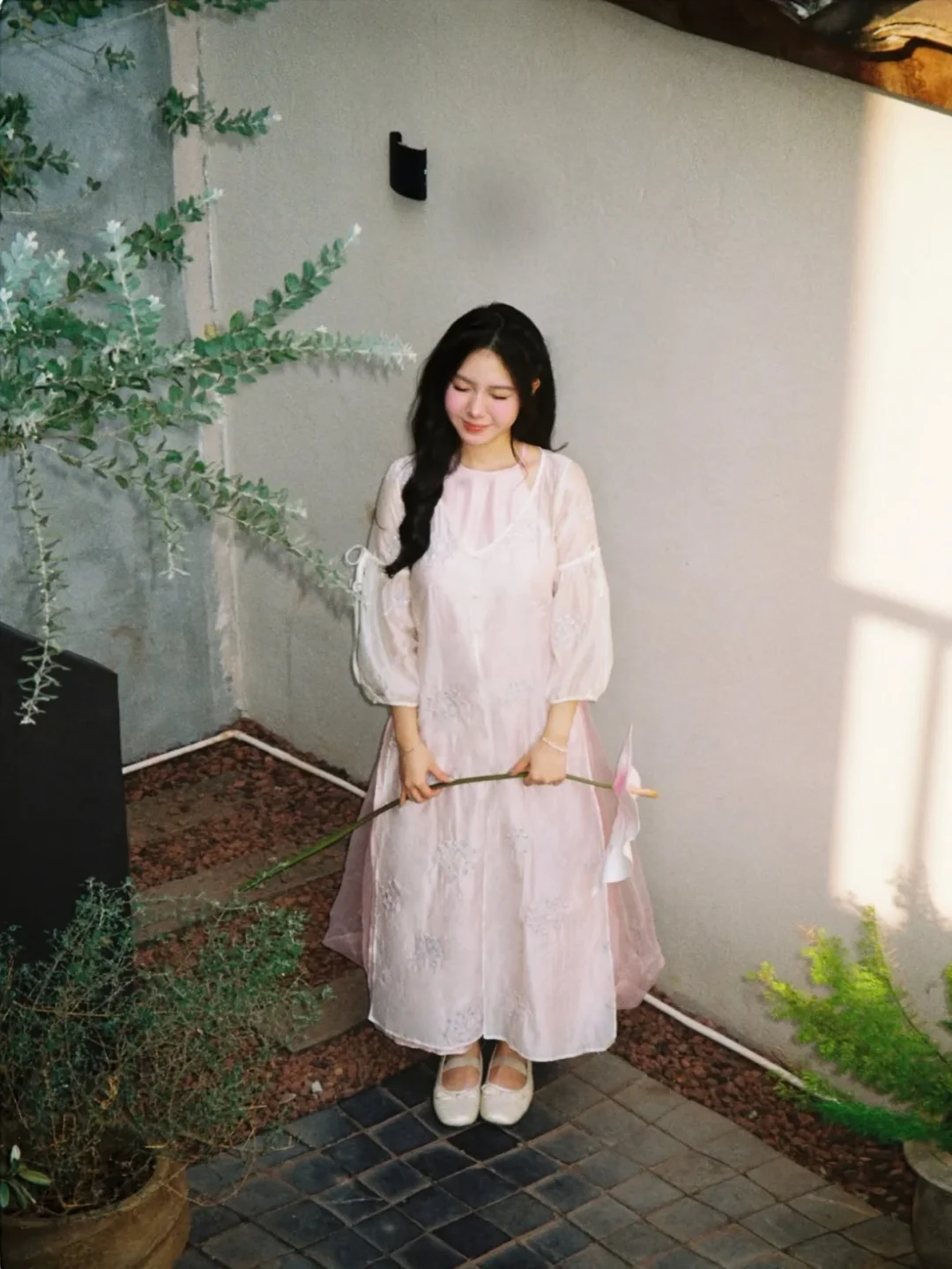 Photo 10 of Áo dài yếm hồng thêu hoa Lollie Studio