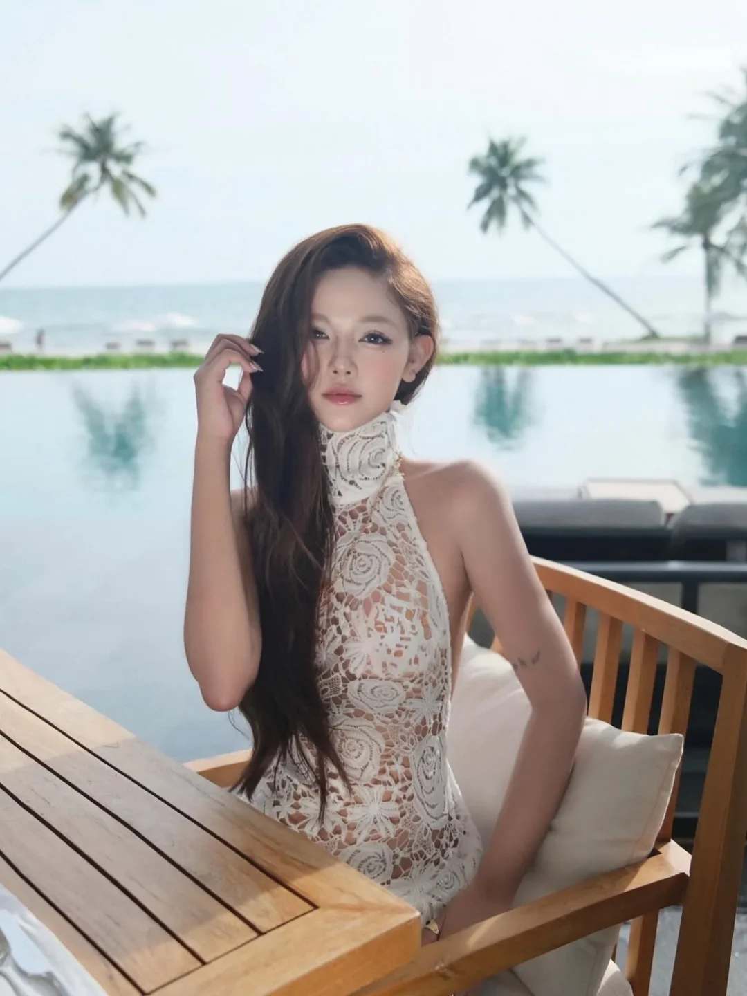Photo 2 of Váy ren trắng dài một vai Vera