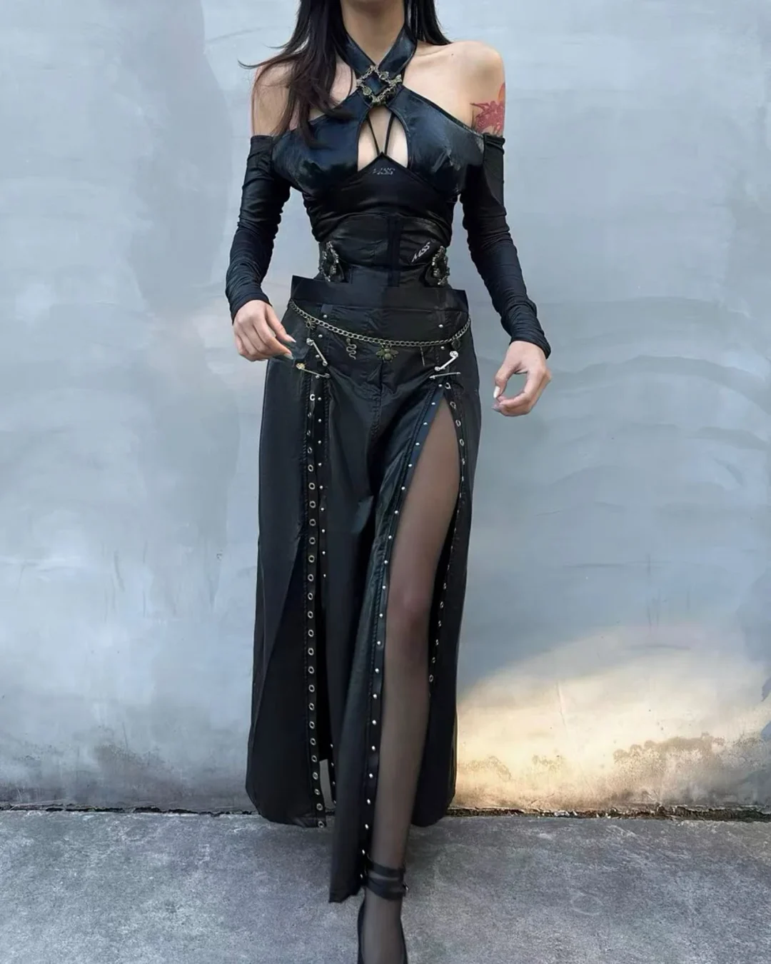 Photo 10 of Jumpsuit da đen đan chéo off-shoulder nữ