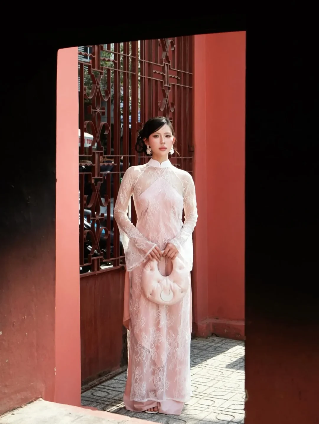 Ảnh 8 của Áo dài ren cách tân Duyên DH0021