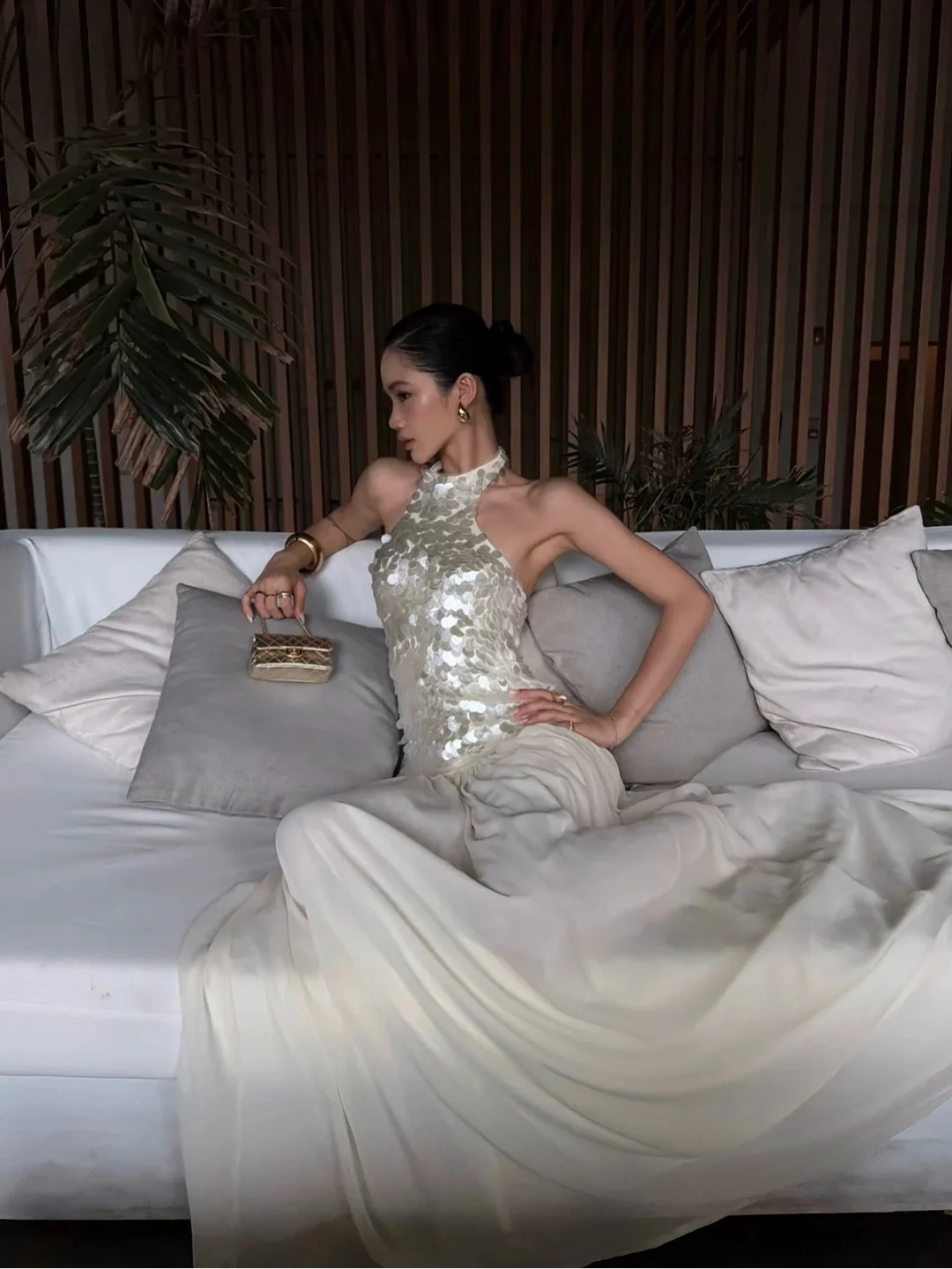 Ảnh 9 của Đầm sequin cổ yếm trắng kem Rovente