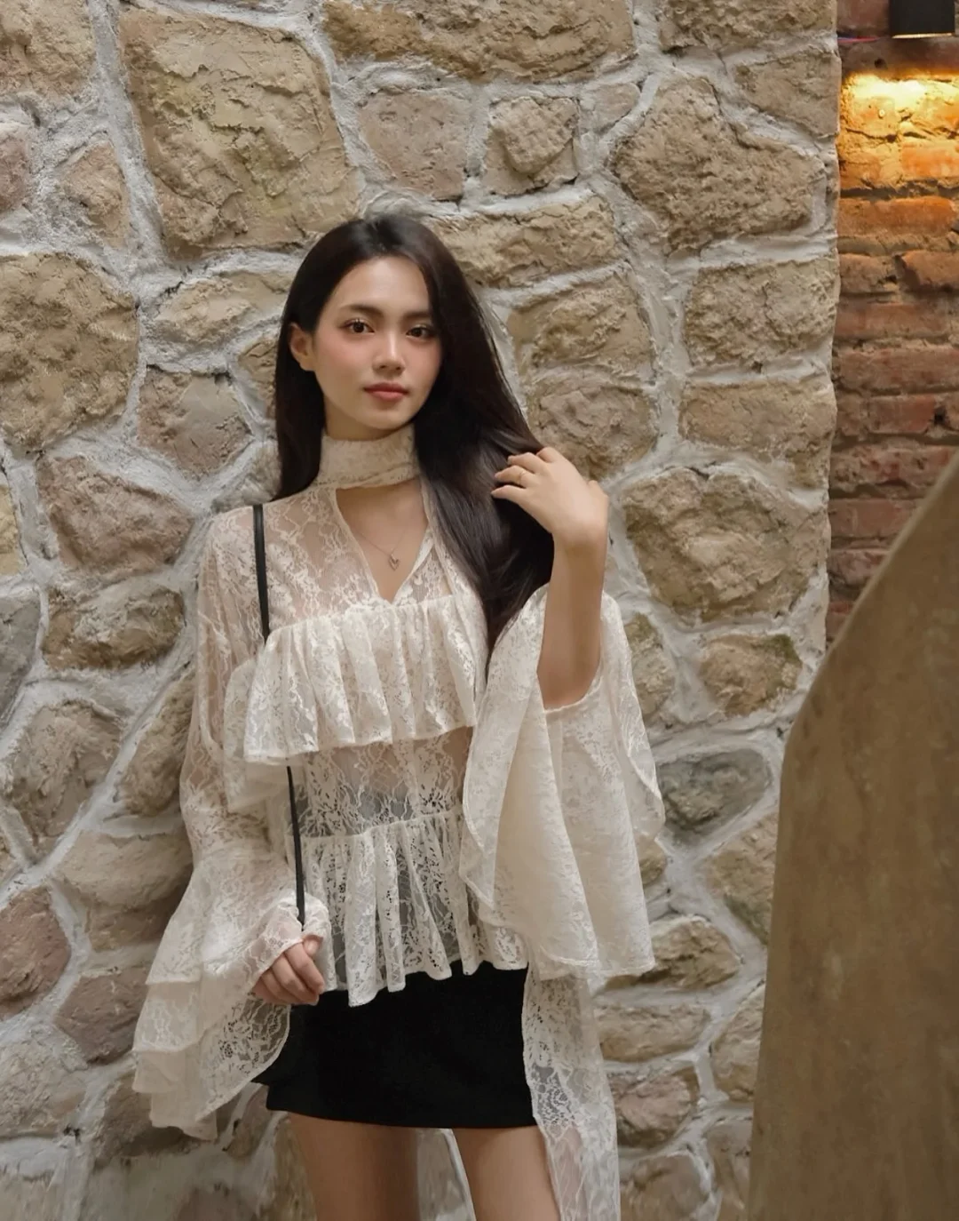 Ảnh 1 của Áo blouse ren trắng Karine Cjoy