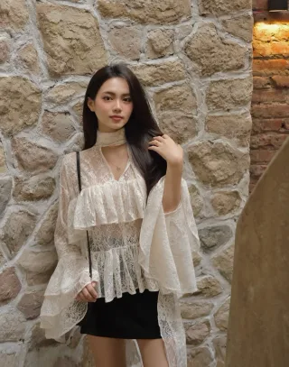 Ảnh 1 của Áo blouse ren trắng Karine Cjoy