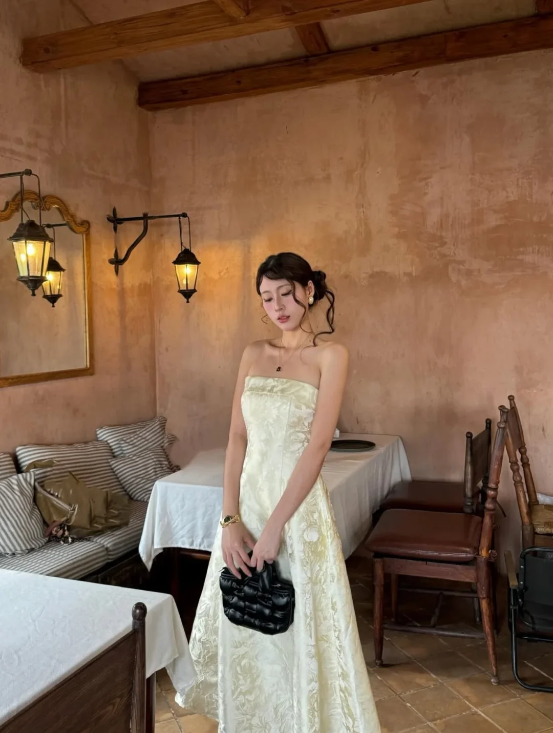 Ảnh 10 của Đầm cưới strapless satin Diana Dress vàng