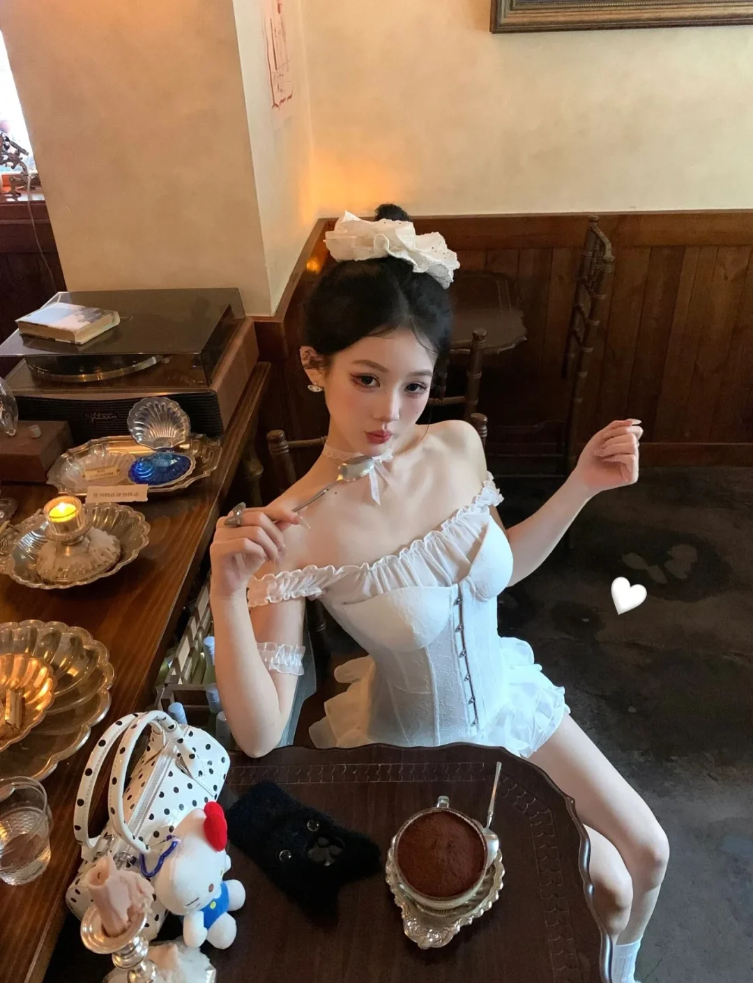 Ảnh 5 của Set áo corset ren trắng Million Lotus