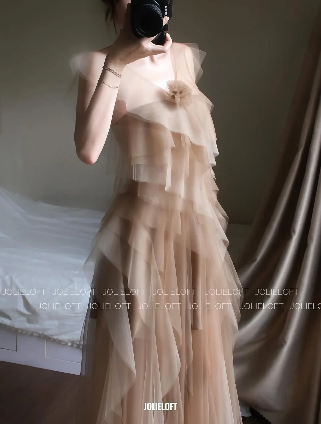 Photo 1 of Váy tiệc voan tầng be nhạt Molly DN0002