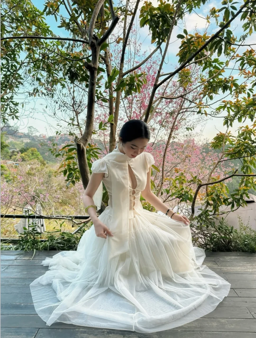 Ảnh 1 của Set áo voan tay phồng và chân váy lưới trắng
