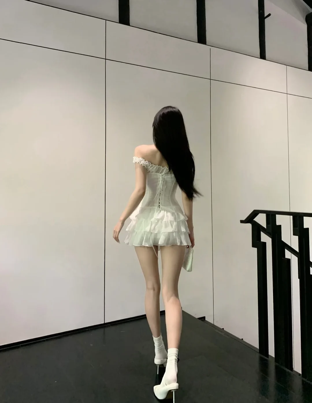 Photo 6 of Set áo corset chân váy trắng Million Lotus