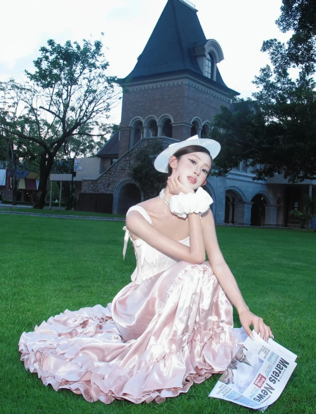 Ảnh 3 của Bộ corset Princess Cynthia trắng kem và chân váy hồng xòe