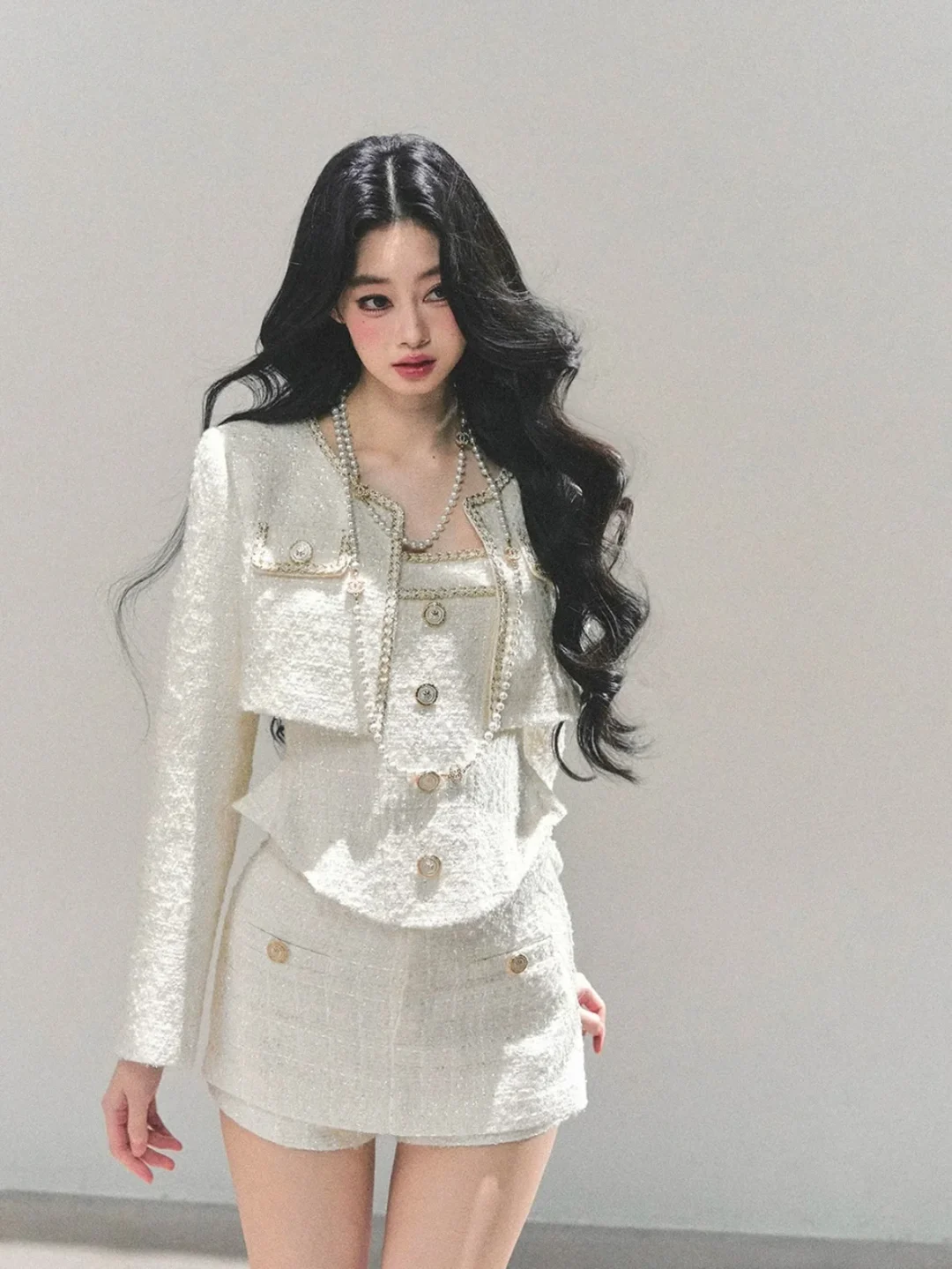 Photo 7 of Set tweed nữ trắng 3 món sang trọng