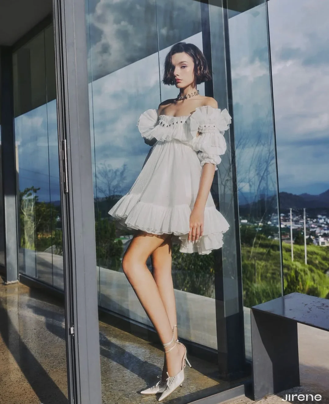 Photo 9 of Váy babydoll trắng trễ vai Jirene DT0030