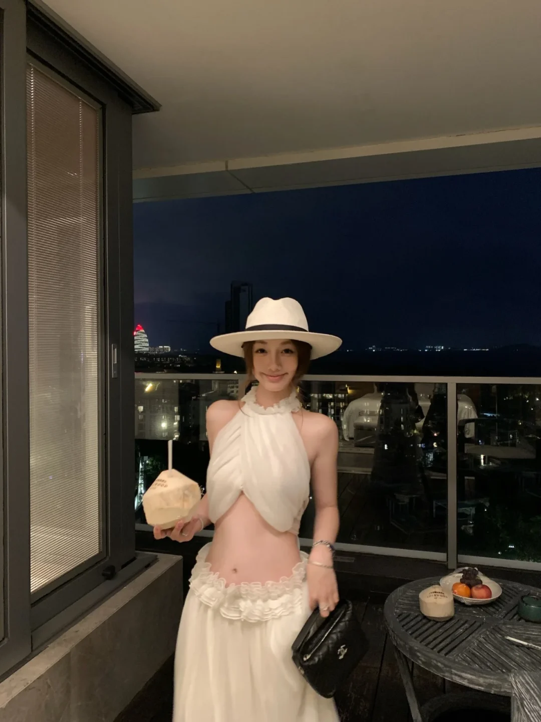 Photo 7 of Set váy xếp li cổ chéo trắng nữ