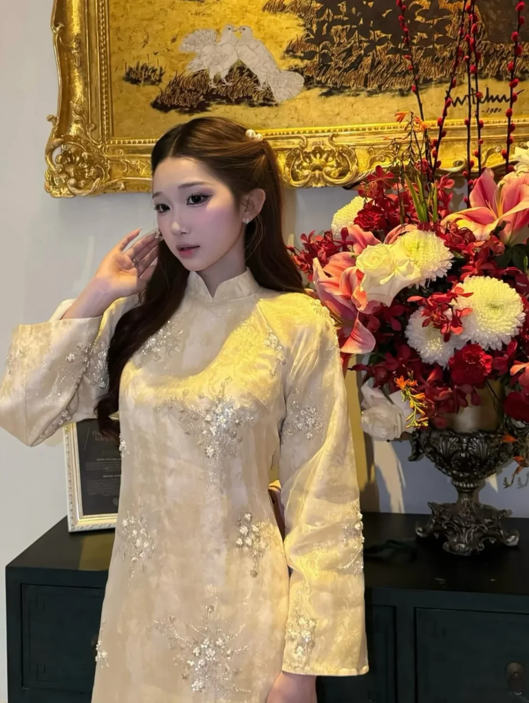 Photo 7 of Áo dài gấm ivory thêu nổi nữ