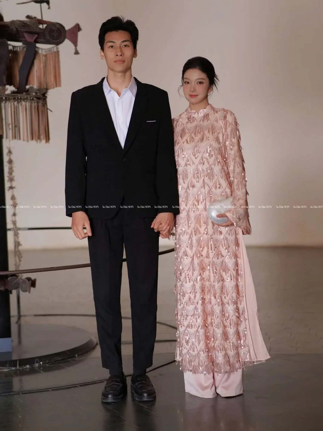 Photo 8 of Áo dài hồng phấn sequin tua rua nữ