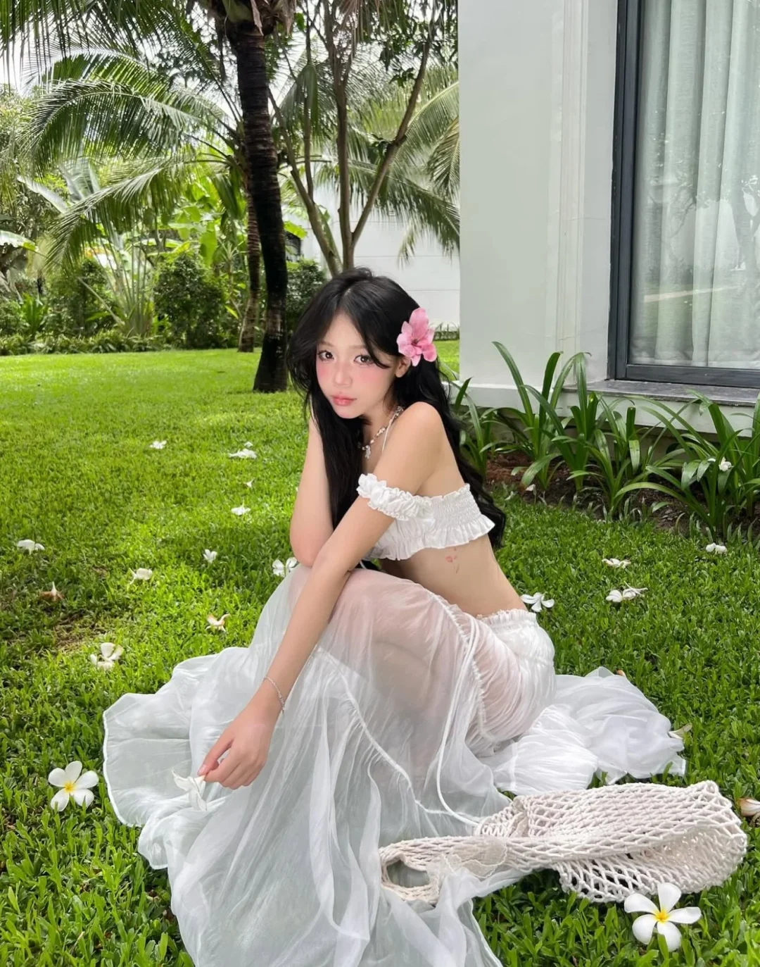 Photo 5 of Set áo tay bồng trắng và chân váy voan nữ