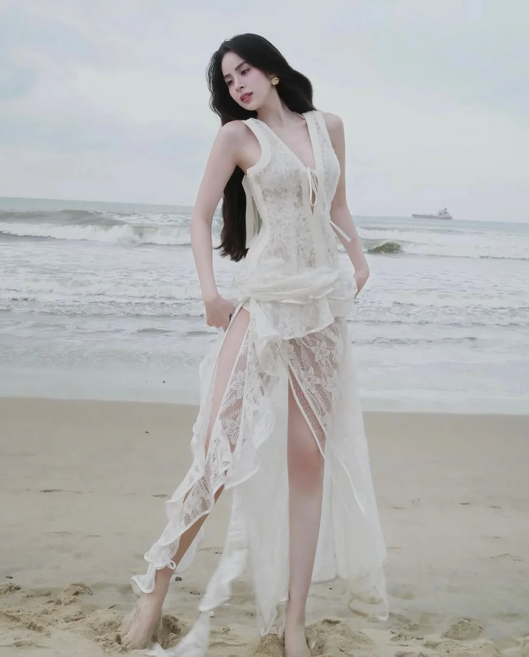 Photo 2 of Đầm ren trắng Bliss Jirene DT0029