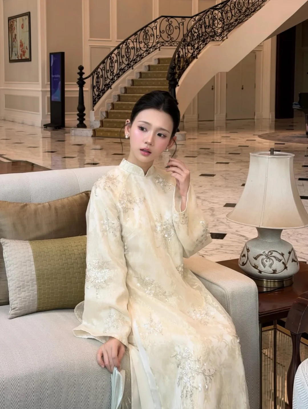 Photo 2 of Áo dài gấm ivory thêu nổi nữ