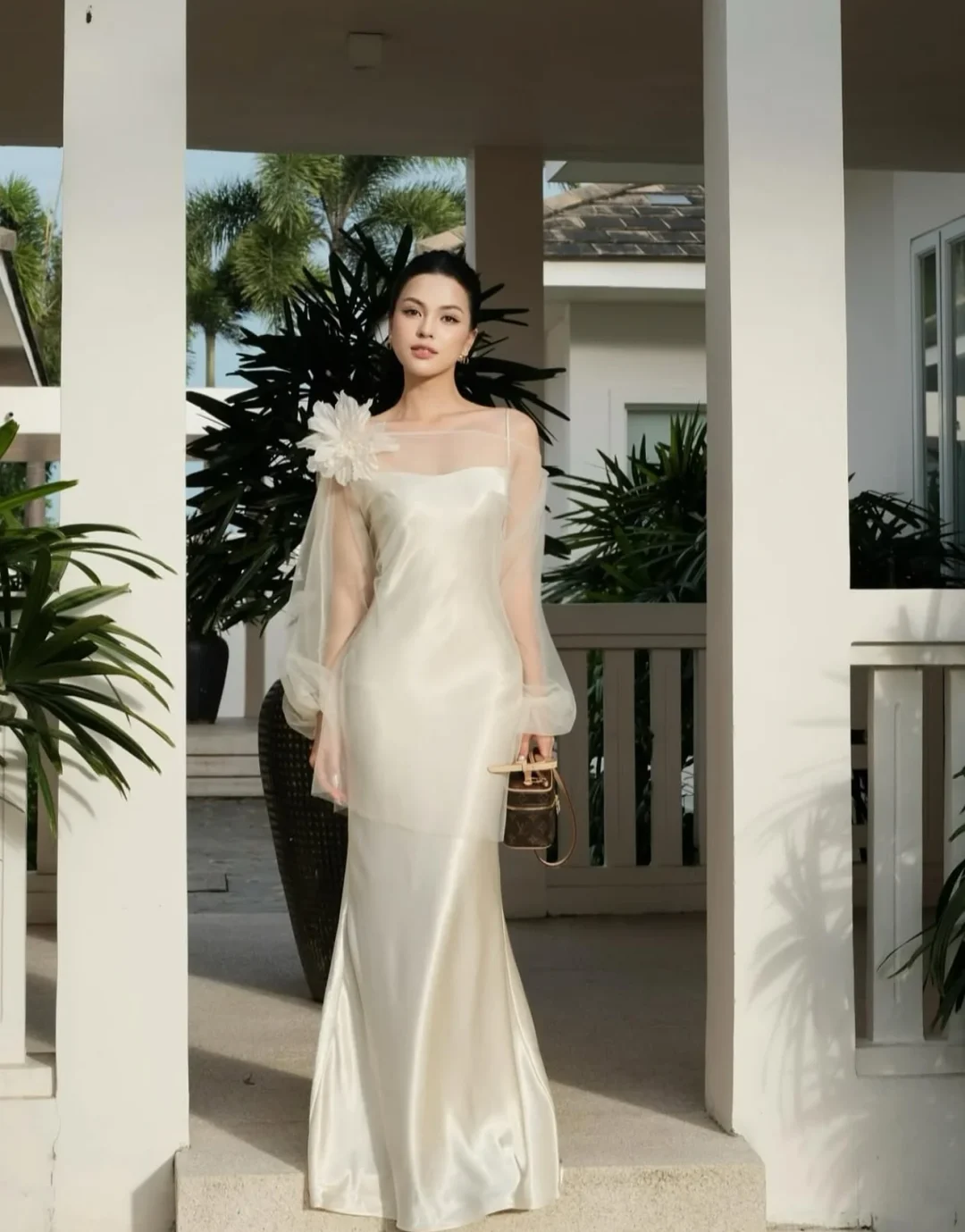 Photo 1 of Đầm Iris DK0011 satin trắng kem dạ hội