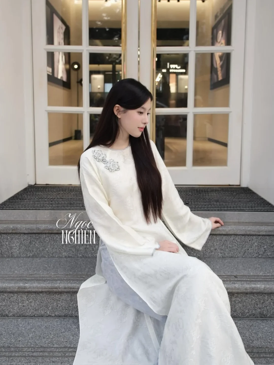 Photo 2 of Áo dài nữ cách tân trắng Bích Dao Nhi