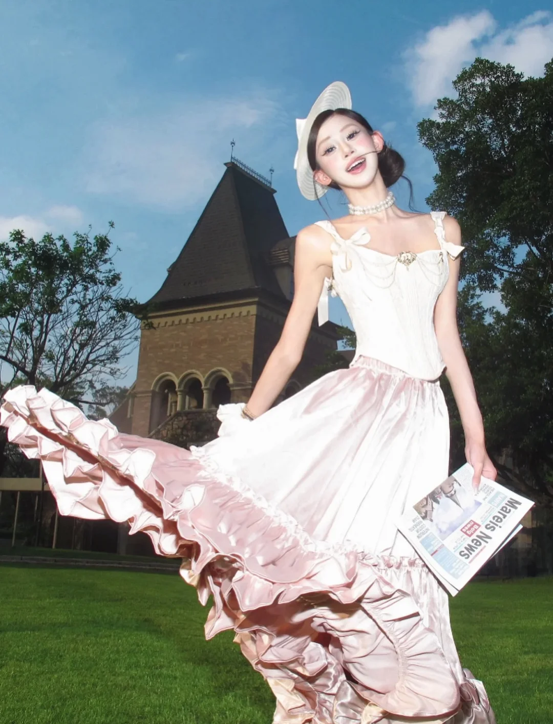Ảnh 2 của Bộ corset Princess Cynthia trắng kem và chân váy hồng xòe